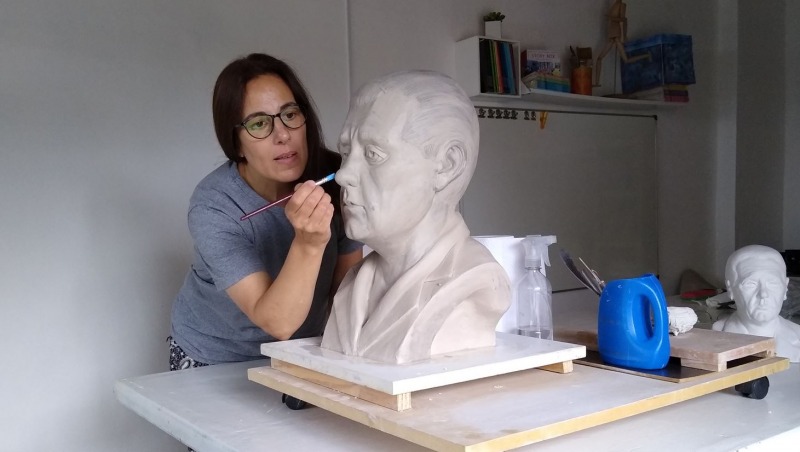 Slo el arte convierte en milagro el barro